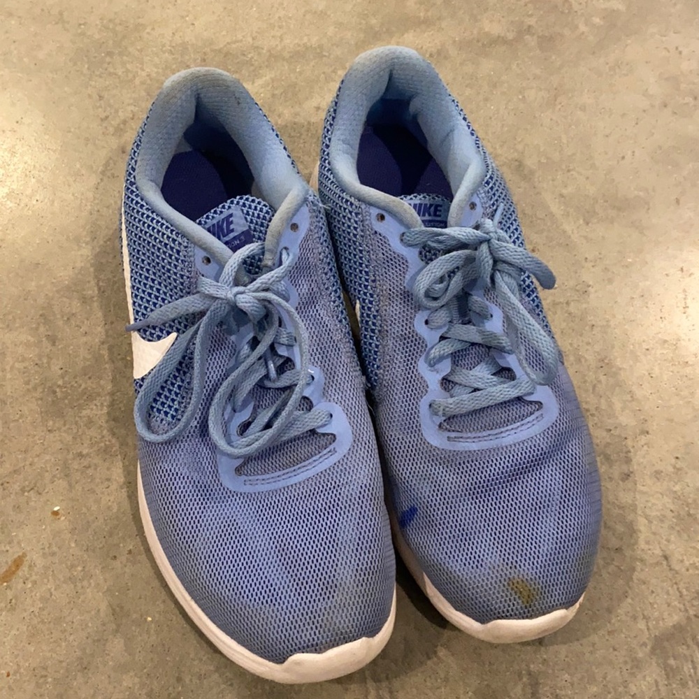 Blue Nike tennis shoes